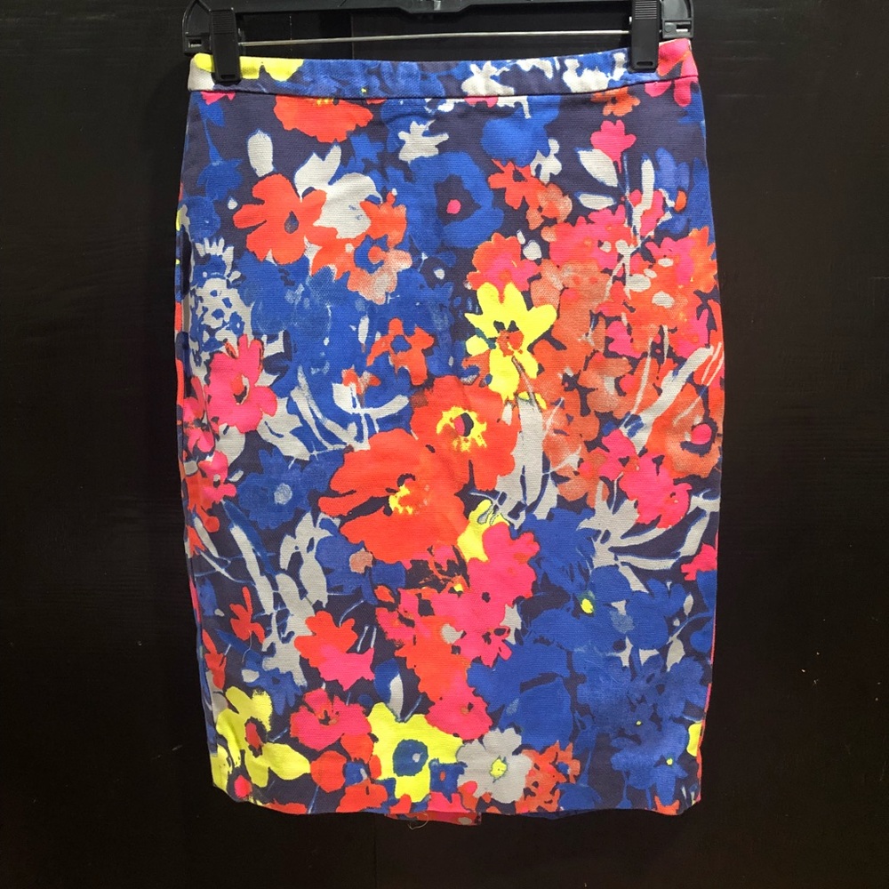 Ann Taylor Loft, New w/Tags Size 2 Pencil Skirt.